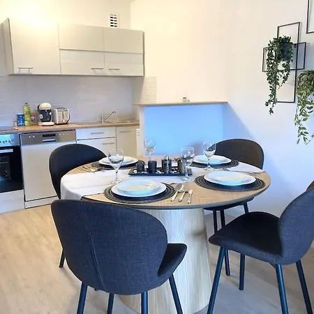 Apartment-parkplatz-balkon-wlan-netflix-smart Tv